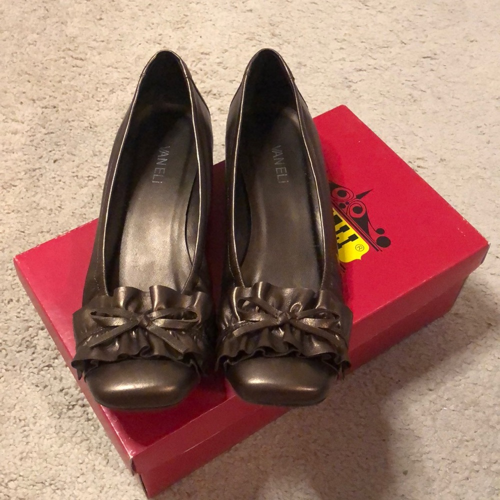 Vaneli Genie Castagna Flats